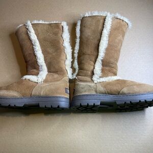 UGG Australia SUNDANCE II #5325 Sheepskin Chestnut Women's Tall Boots Size 9